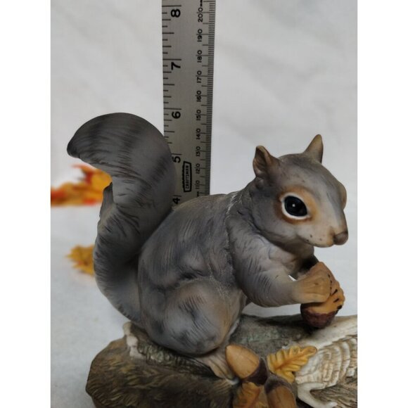 Vintage Homco Masterpiece Porcelain Squirrel Figurine Holding Acorn 1982 - Picture 8 of 9